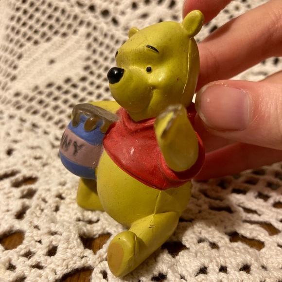 Winnie the Pooh - Plastic Hollow Toy Figure - Picture 3 of 11